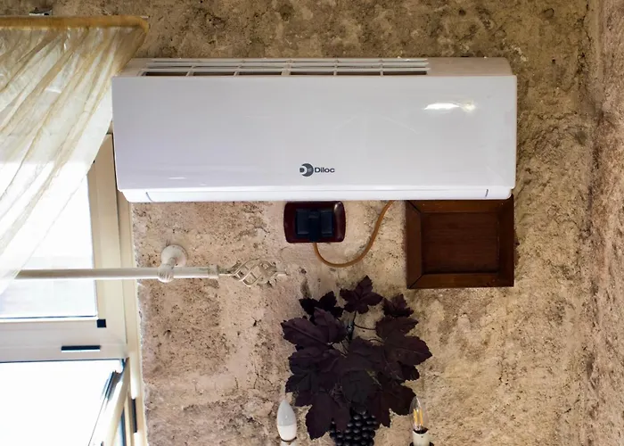 Sofia Bivani Con Balcone Vicino Vecchia