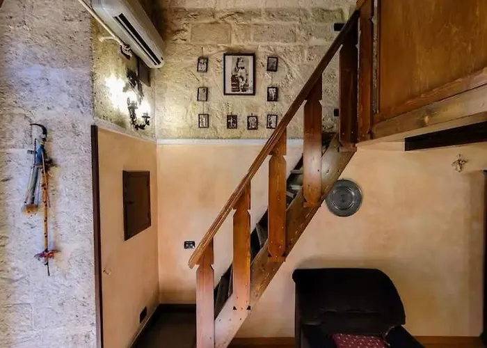 Sofia Bivani Con Balcone Vicino Vecchia * Bari